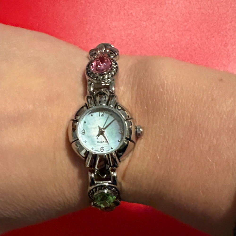 Elegant Silver Quartz Women's Watch with Pink and Green Accents